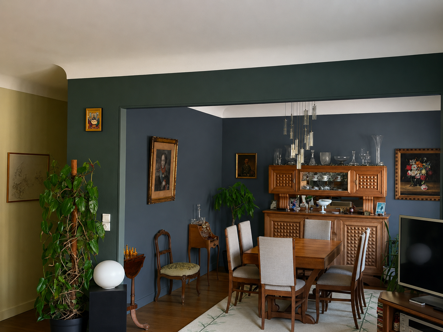 Rénovation complète d'un salon, d'une salle à manger et d'un couloir.